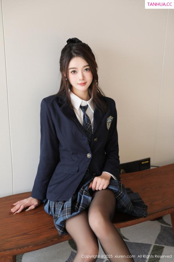 [XiuRen]高清写真图 2025.02.14 No.9888 Candy糖糖 黑丝美腿